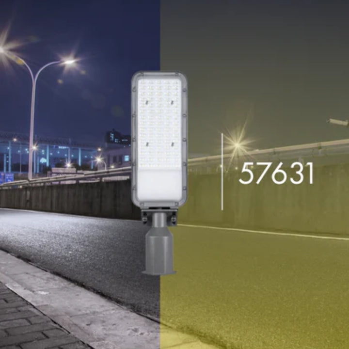 Luminario de alumbrado publico 100W luz fría 5700K Curva VII 4Kv F.P.>0.9 IP66 100-277V con base para fotocelda de BrillaMax